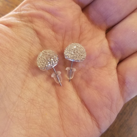 NWOT Globe Studs - Picture 6 of 6
